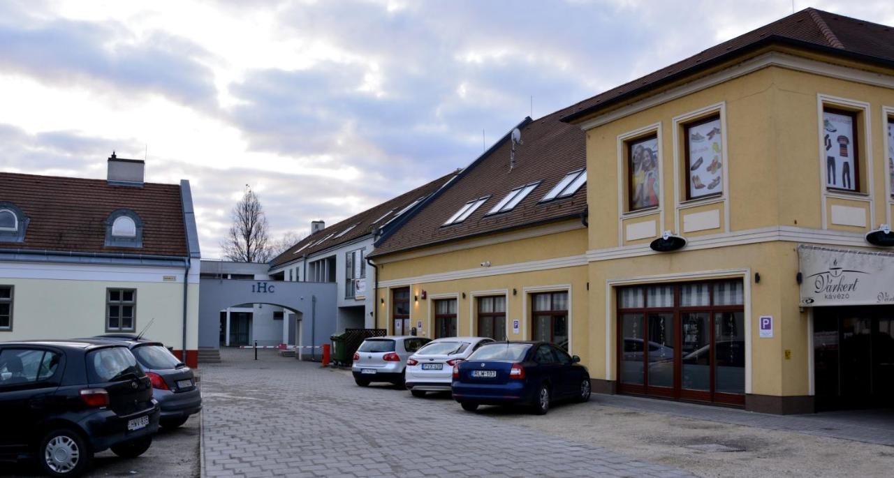 Dentissimi Vendegszobak Mosonmagyarovar Bagian luar foto